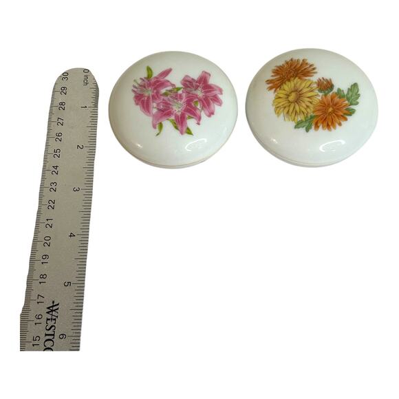 Vintage Porcelain Round Trinket Dishes with Lids Yellow Mums Pink Lillies (2) - Picture 8 of 8